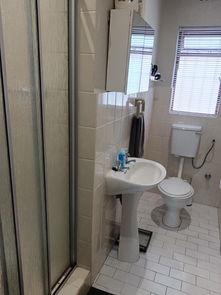 To Let 3 Bedroom Property for Rent in Bothasig Western Cape